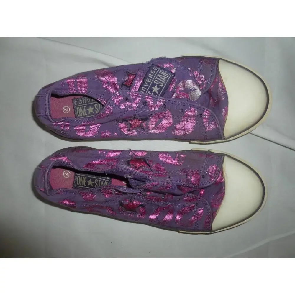 CONVERSE‎ All Star Kisses Lipstick Low-Top Canvas Sneaker sz 2 KIDS